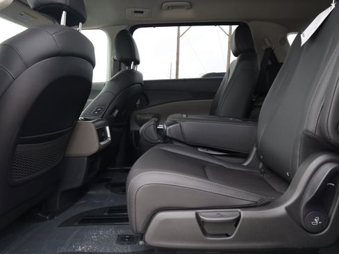 New 2026 Kia Carnival EX FWD image 13