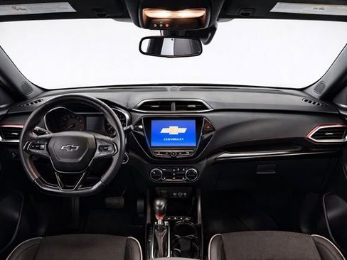 Used 2021 Chevrolet TrailBlazer RS w/ Convenience Package image 17