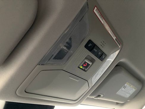 Used 2021 Toyota RAV4 LE image 22