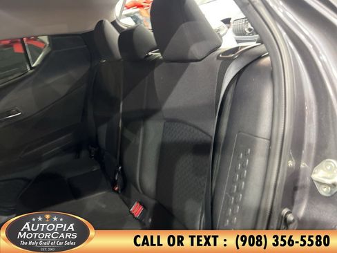 Used 2022 Toyota C-HR XLE FWD image 17