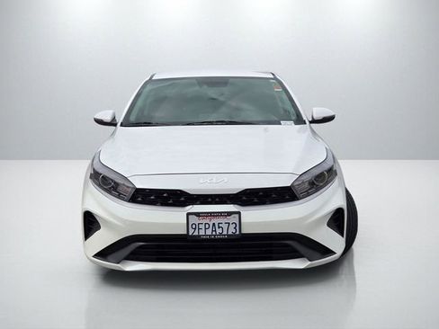 Used 2023 Kia Forte LXS w/ LXS Technology Package image 2