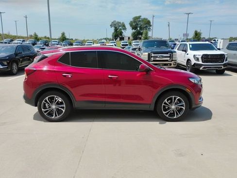 Used 2020 Buick Encore GX Essence FWD image 2