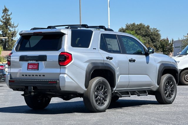 New 2026 Toyota 4Runner SR5 AWD/4WD image 3