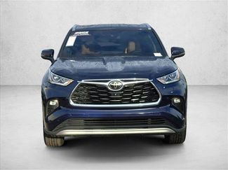 Used 2021 Toyota Highlander Platinum FWD video 2