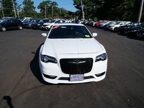 Used 2018 Chrysler 300 S w/ 300S Premium Group 2 AWD/4WD image 3