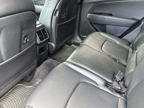 Certified 2025 Kia Sportage EX image 9
