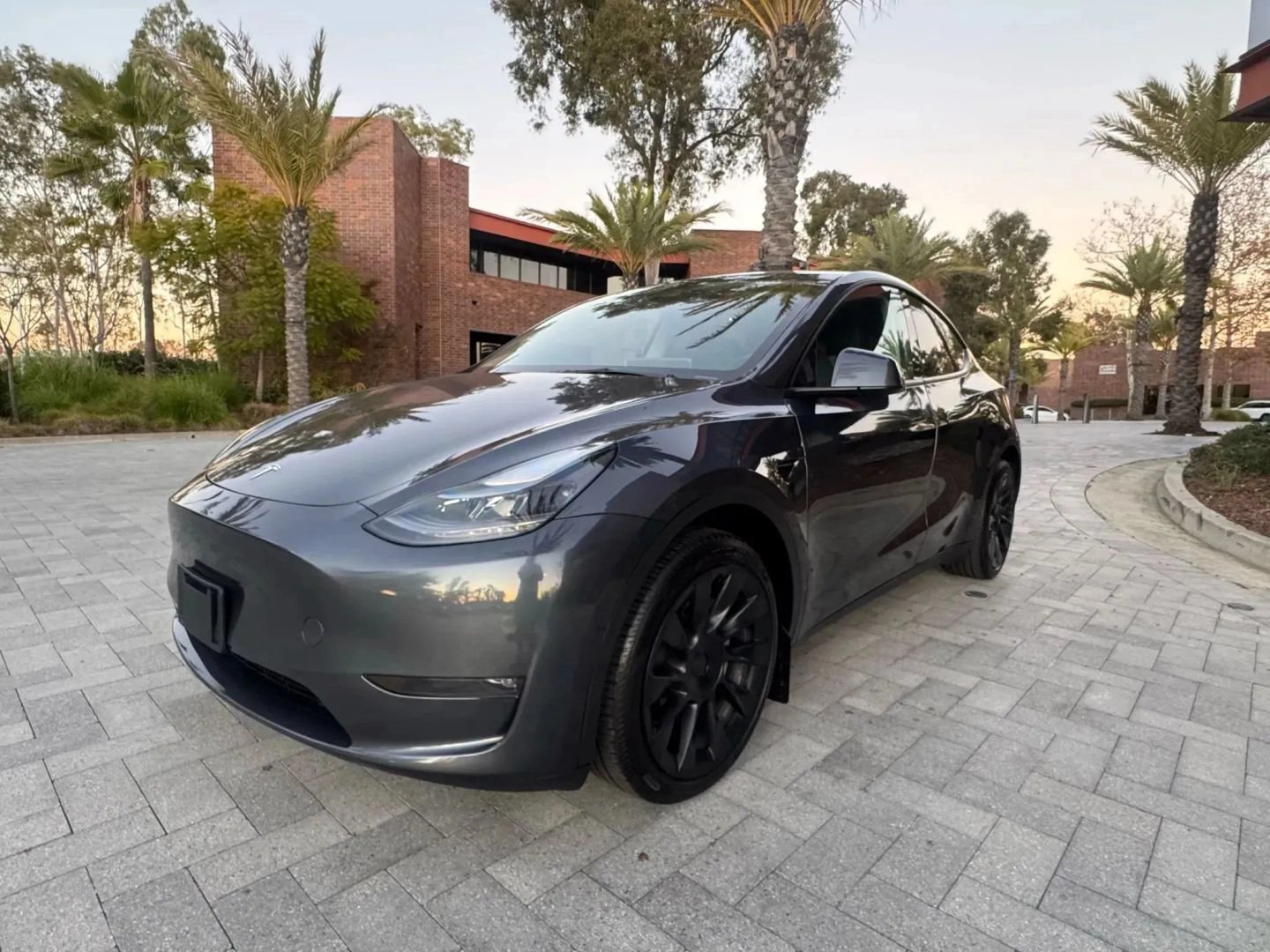 Used 2021 Tesla Model Y Long Range AWD/4WD image 3