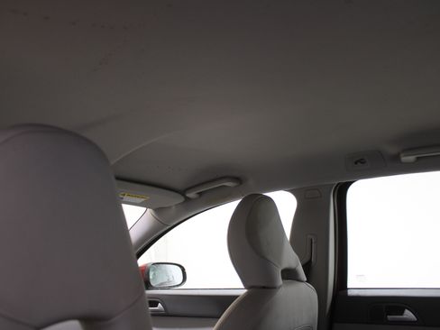 Used 2011 Volvo V50 T5 image 18