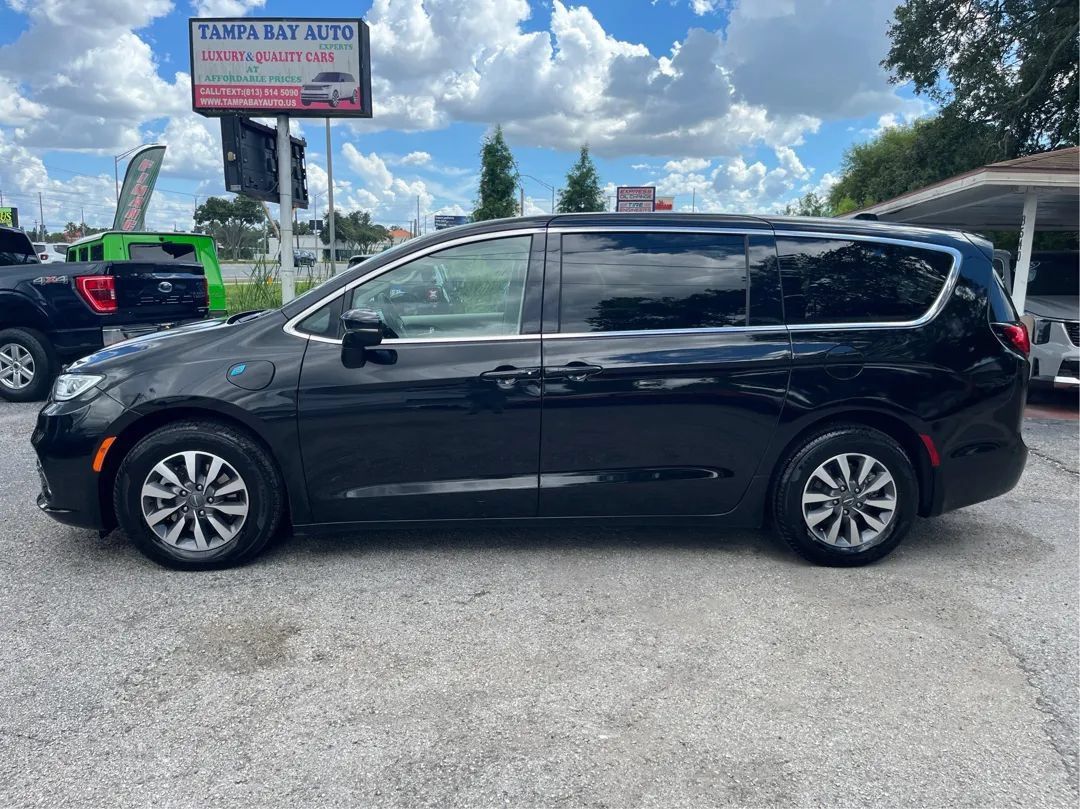 Used 2024 Chrysler Pacifica Limited FWD image 8