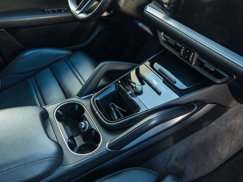 Used 2024 Porsche Cayenne S image 46