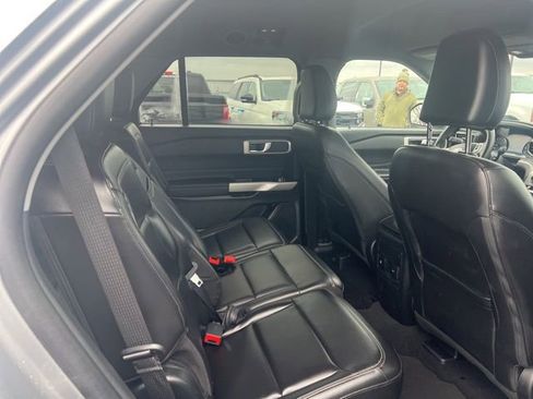 Used 2024 Ford Explorer XLT w/ Equipment Group 202A image 8