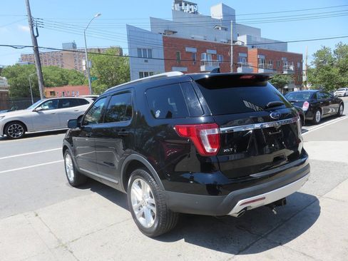 Used 2017 Ford Explorer XLT w/ Equipment Group 202A AWD/4WD image 5