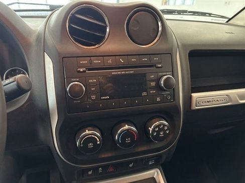 Used 2014 Jeep Compass Latitude FWD image 12