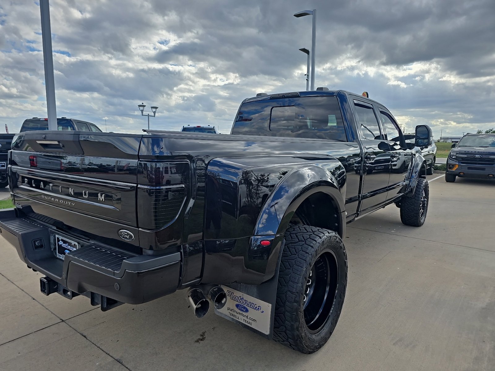 Used 2021 Ford F450 Platinum w/ FX4 Off-Road Package AWD/4WD image 6