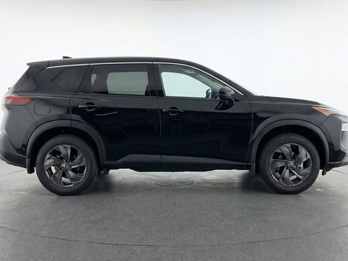 Used 2025 Nissan Rogue SV FWD image 11