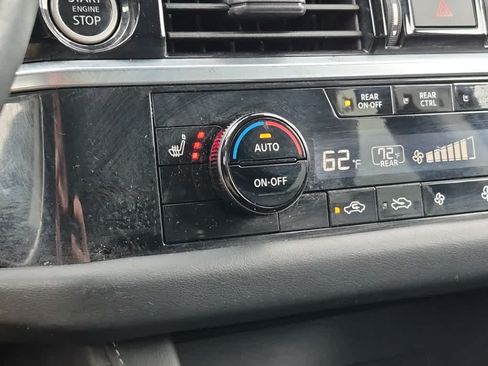 Used 2023 Nissan Pathfinder SL AWD/4WD image 17