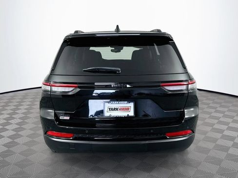 Certified 2023 Jeep Grand Cherokee Altitude AWD/4WD image 10