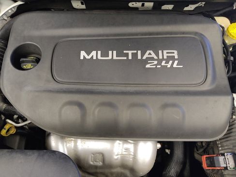 Used 2015 Jeep Cherokee Limited image 30