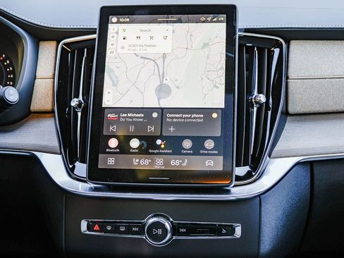 New 2026 Volvo XC90 B5 Plus w/ Protection Package image 13