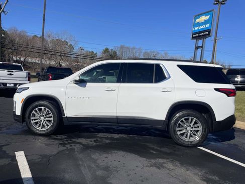 Used 2023 Chevrolet Traverse LT image 8