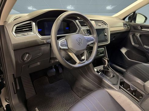 Used 2024 Volkswagen Tiguan SE FWD image 4
