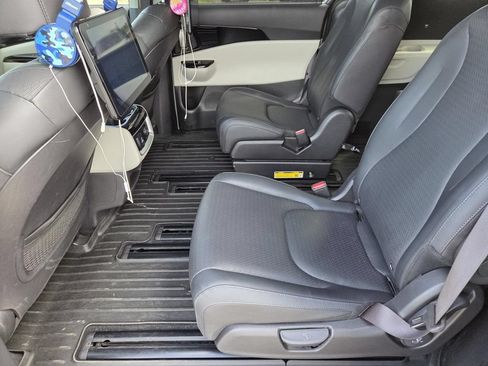 Used 2024 Kia Carnival SX Prestige FWD image 25