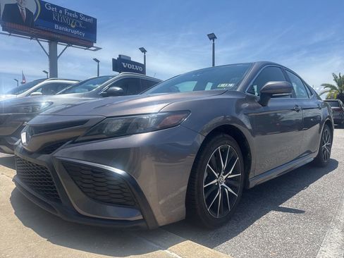 Used 2024 Toyota Camry SE FWD image 1