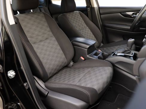 Used 2018 Nissan Rogue Sport SV image 25