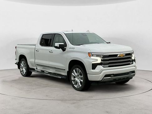 Used 2024 Chevrolet Silverado 1500 High Country w/ High Country Premium Package AWD/4WD image 7