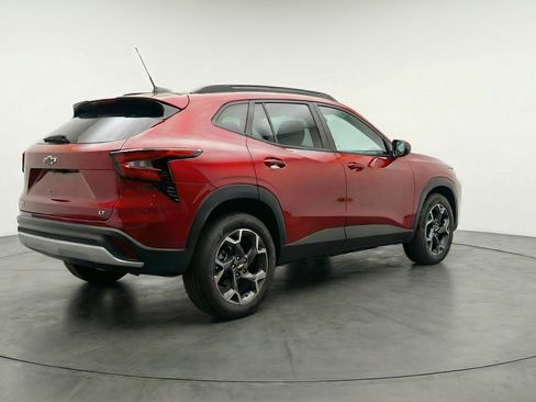 Used 2025 Chevrolet Trax LT FWD image 9