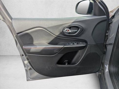 Used 2019 Jeep Cherokee Trailhawk w/ Comfort/Convenience Group image 23