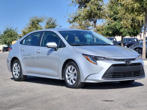 Used 2025 Toyota Corolla LE FWD image 7