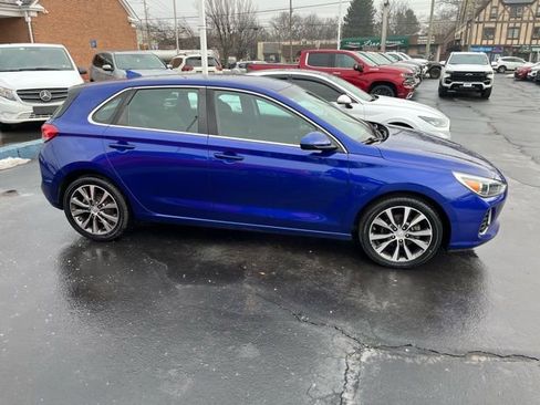 Used 2019 Hyundai Elantra GT image 3