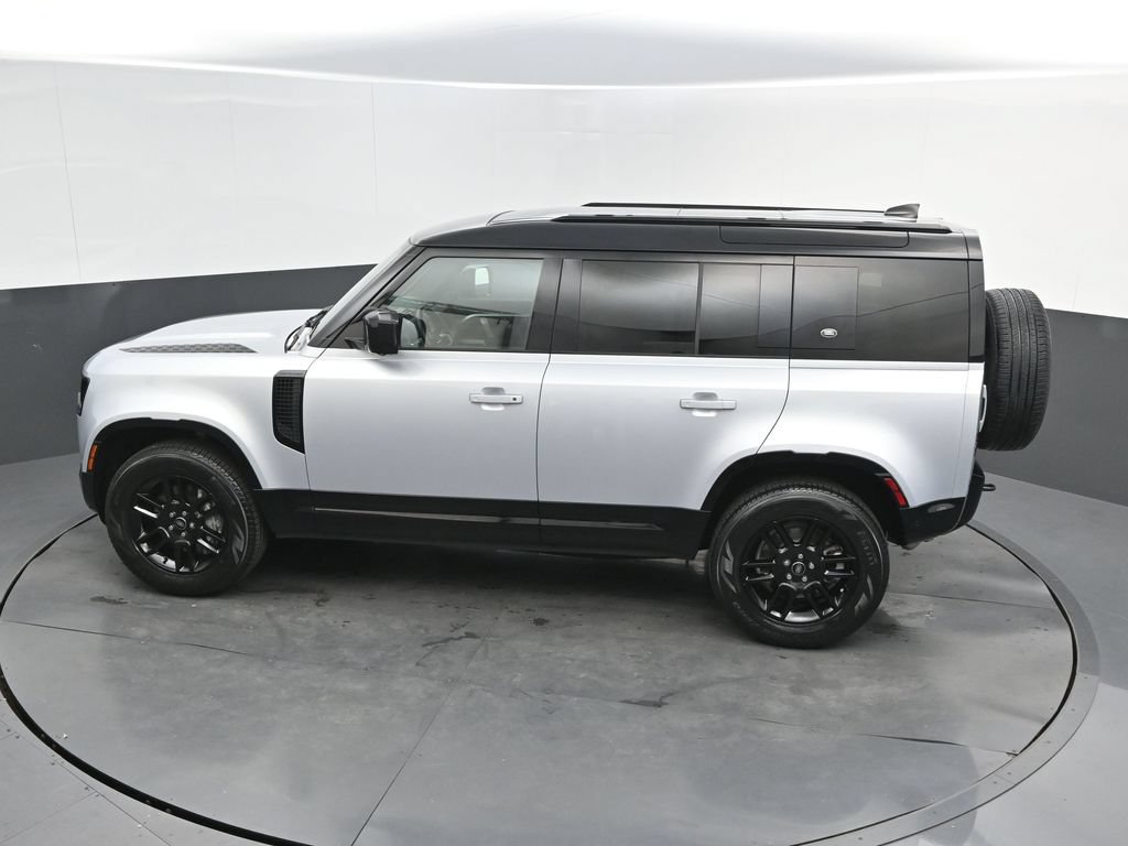 Used 2024 Land Rover Defender 110 X-Dynamic SE AWD/4WD image 32