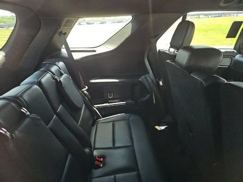 Used 2025 Ford Explorer ST-Line w/ ST-Line Street Pack AWD/4WD image 12