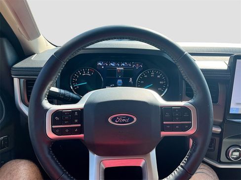 Used 2024 Ford Expedition Max XLT image 11