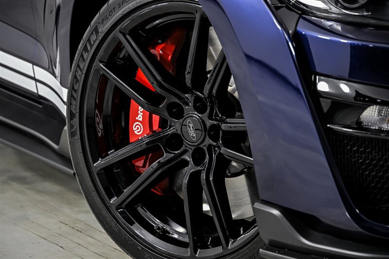 Used 2020 Ford Mustang Shelby GT500 w/ Technology Package RWD image 3
