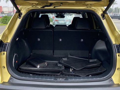 Certified 2023 Toyota Corolla Cross XSE image 17