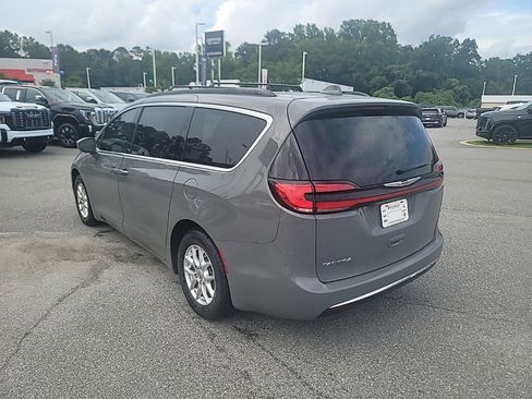 Used 2022 Chrysler Pacifica Touring-L FWD image 5