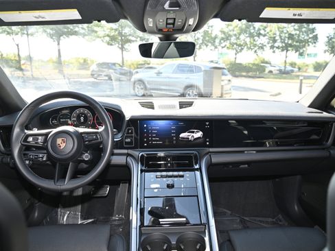 Used 2024 Porsche Panamera 4 image 36