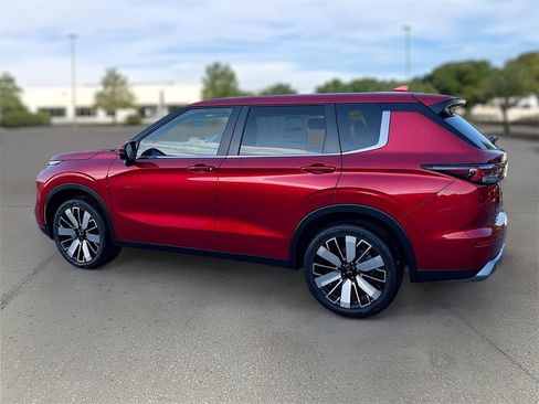 New 2025 Mitsubishi Outlander SE image 5