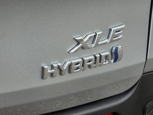 Certified 2023 Toyota Sienna XLE FWD image 33