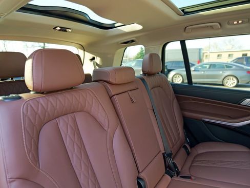 Used 2024 BMW X7 xDrive40i w/ Climate Comfort Package AWD/4WD image 36