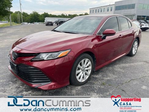 Used 2018 Toyota Camry LE FWD image 1