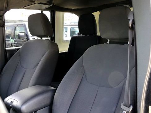 Used 2018 Jeep Wrangler Unlimited Sport w/ Connectivity Group AWD/4WD image 11