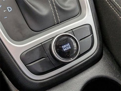 Used 2023 Hyundai Venue SEL image 24