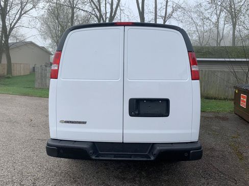 Used 2021 Chevrolet Express 3500 w/ Driver Convenience Package RWD image 9