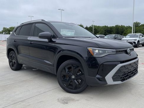 New 2025 Volkswagen Taos SE image 7