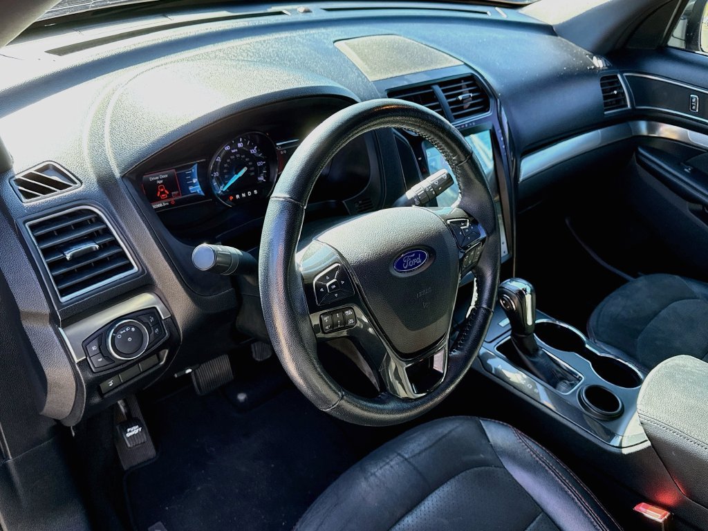 Used 2018 Ford Explorer XLT w/ Equipment Group 202A FWD image 15