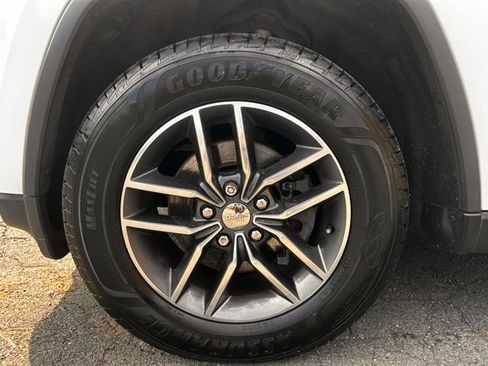 Used 2017 Jeep Grand Cherokee Limited AWD/4WD image 31